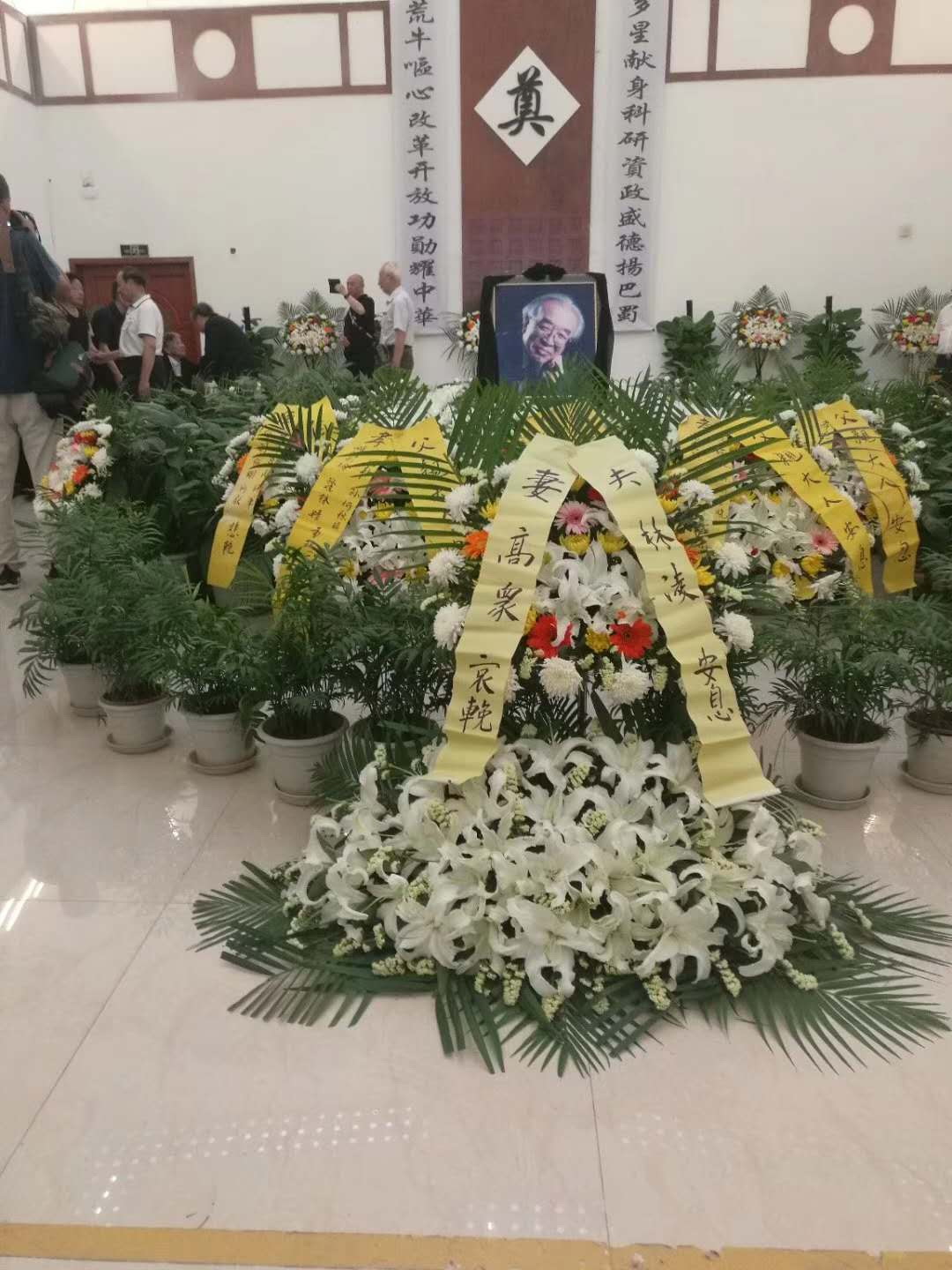 兰州专业白事一条龙 布置灵堂 殡葬用品